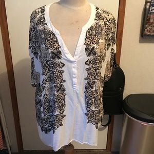 Black and white tunic blouse